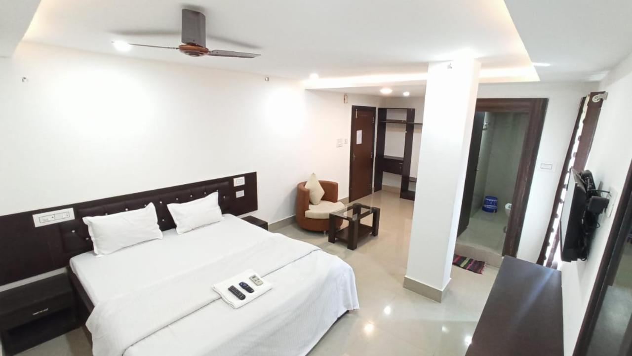 Gods County. Resort & Banquets Tarapith Buitenkant foto