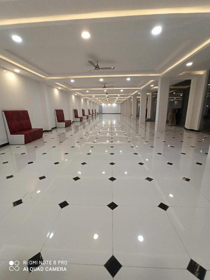 Gods County. Resort & Banquets Tarapith Buitenkant foto