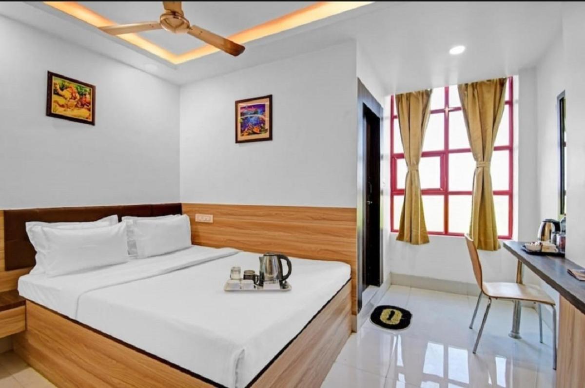 Gods County. Resort & Banquets Tarapith Buitenkant foto