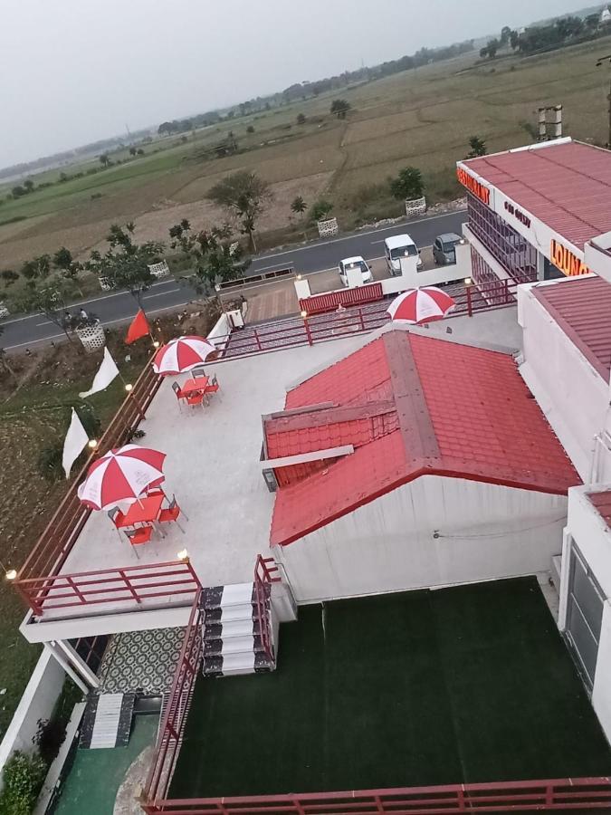 Gods County. Resort & Banquets Tarapith Buitenkant foto
