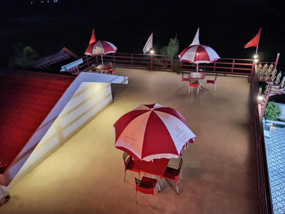 Gods County. Resort & Banquets Tarapith Buitenkant foto
