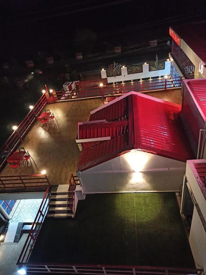 Gods County. Resort & Banquets Tarapith Buitenkant foto