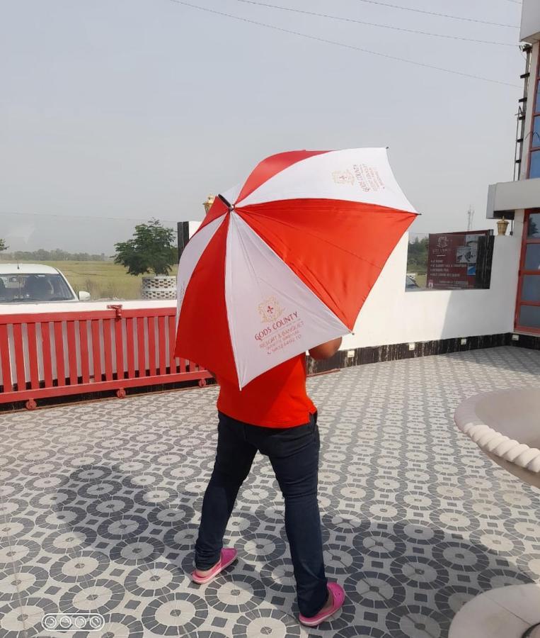 Gods County. Resort & Banquets Tarapith Buitenkant foto