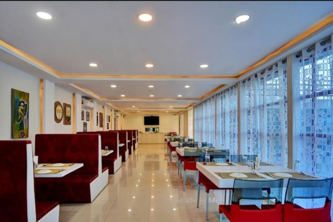 Gods County. Resort & Banquets Tarapith Buitenkant foto