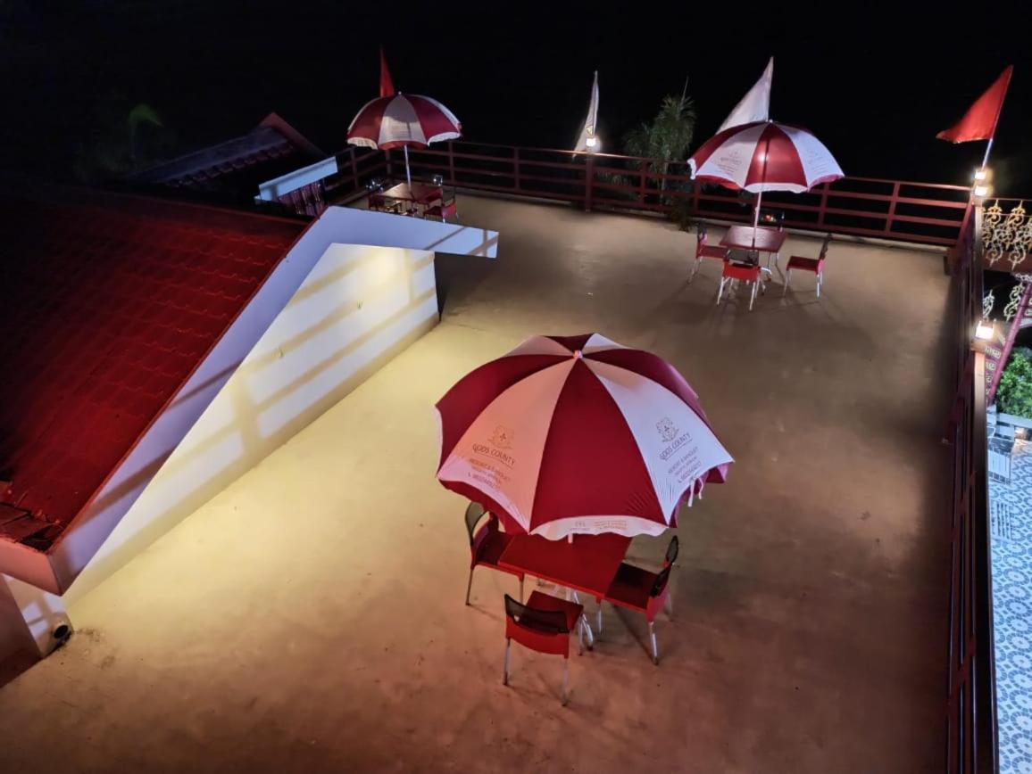 Gods County. Resort & Banquets Tarapith Buitenkant foto