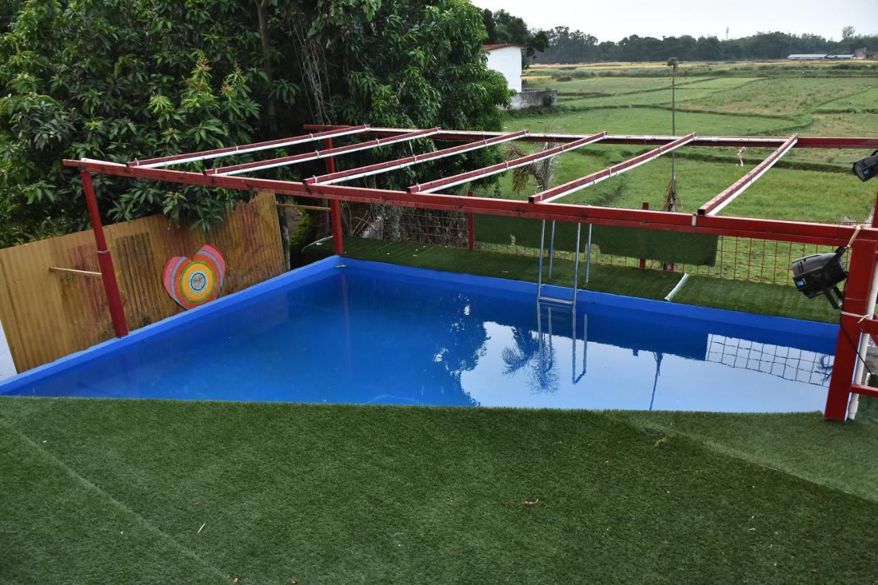 Gods County. Resort & Banquets Tarapith Buitenkant foto